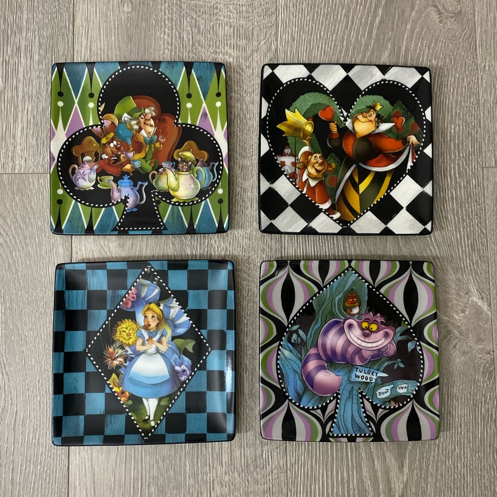 Disney Parks Alice in Wonderland Ceramic Plate Set